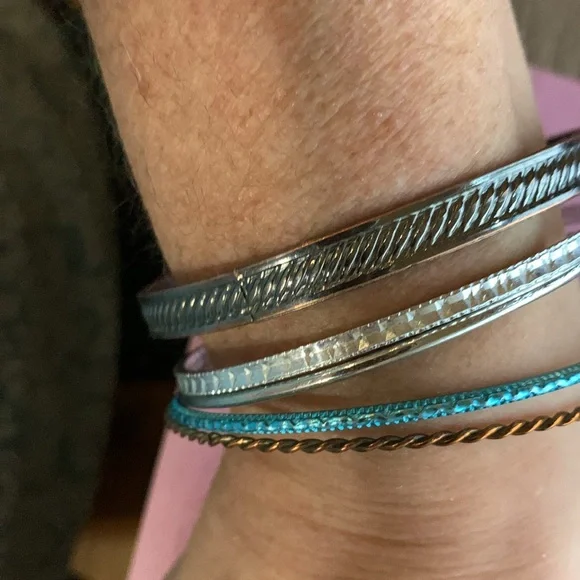 Five bracelets - Picture 4 of 6